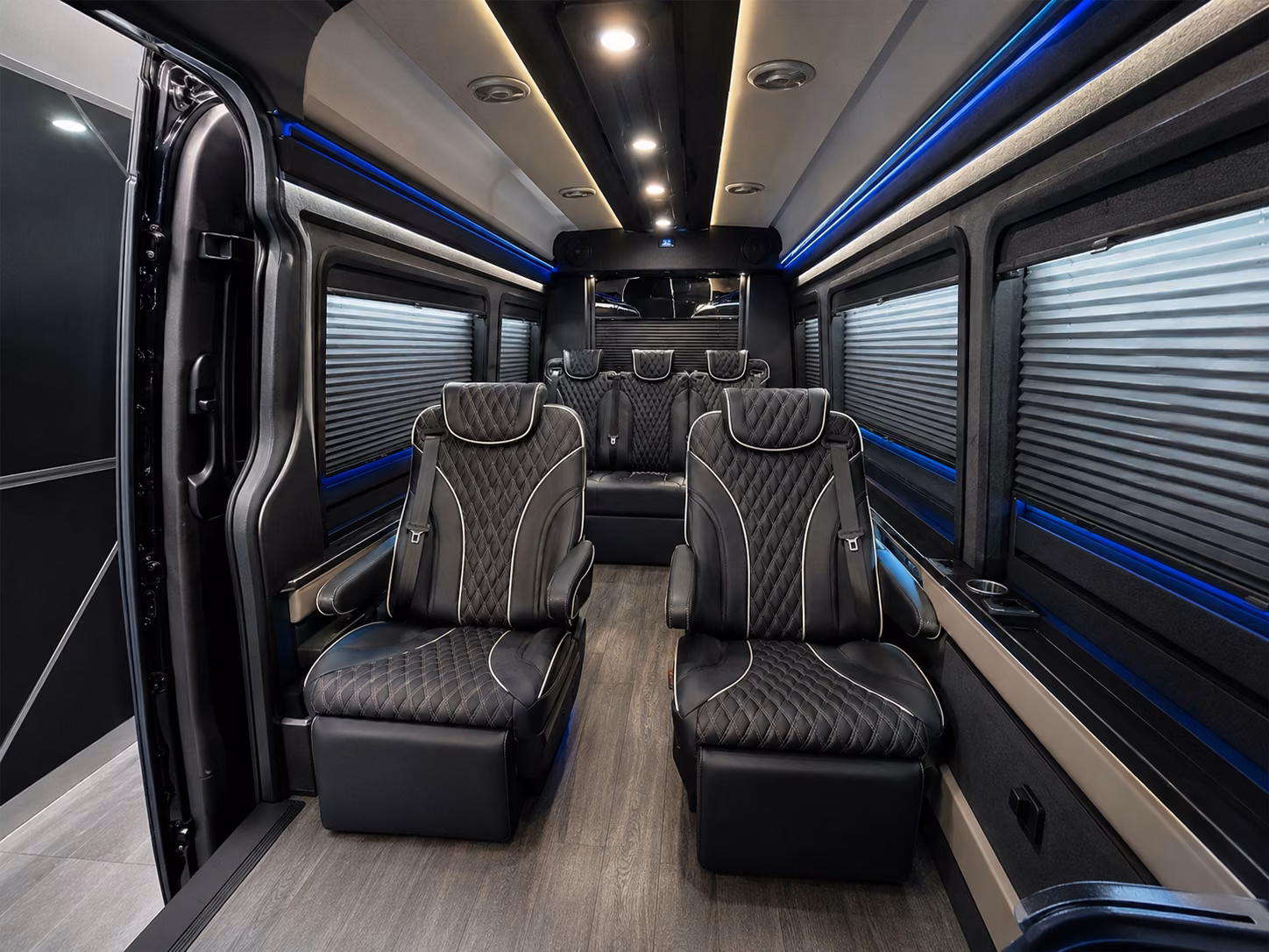 airport shuttles for arriving groups coming into broken arrow